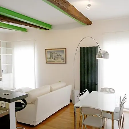 Apartment Frattina Rome